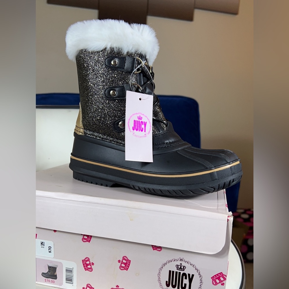 Juicy couture snow/rain boots with fur